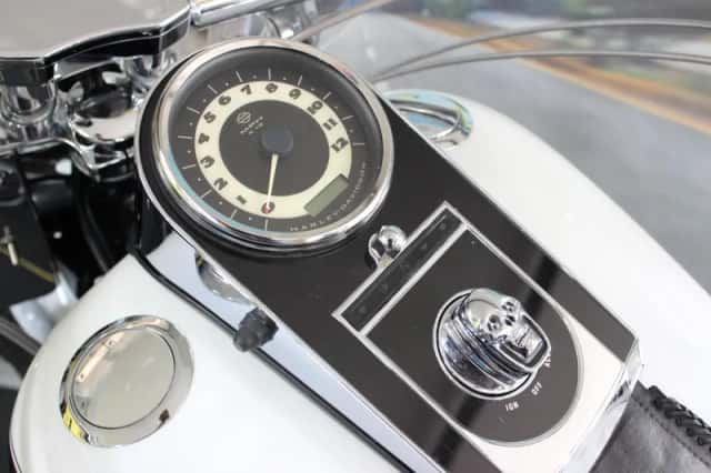 Harley-Davidson Deluxe (2005) thumbnail 5
