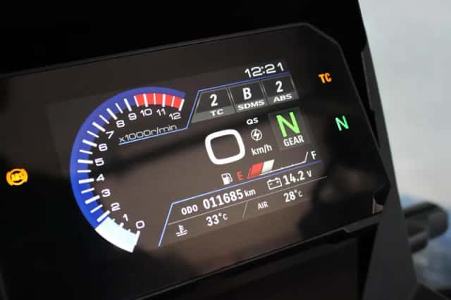 Suzuki V-Strom 800 DE (2023) thumbnail 6