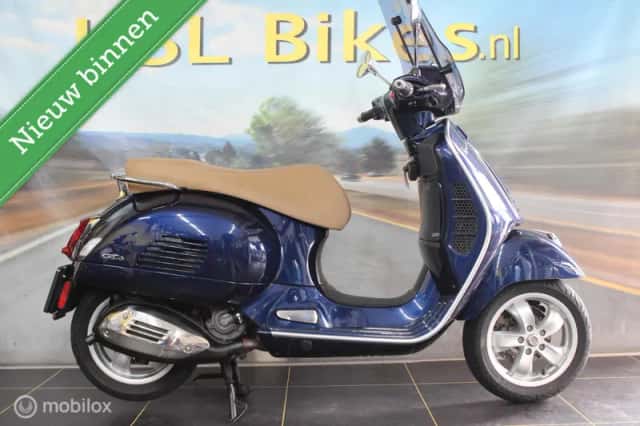Vespa GTS 300 (2022) thumbnail 1