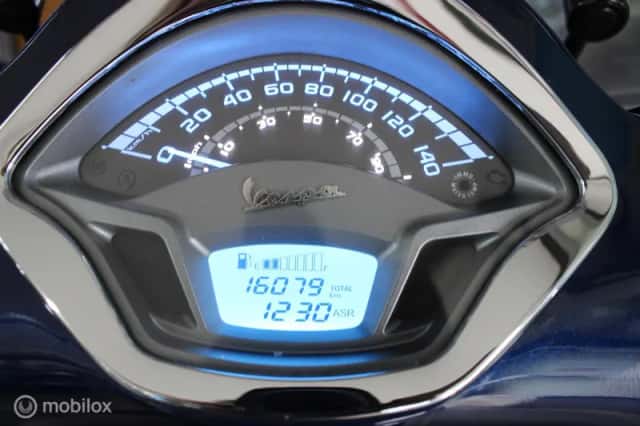 Vespa GTS 300 (2022) thumbnail 3