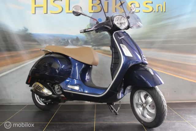Vespa GTS 300 (2022) thumbnail 6