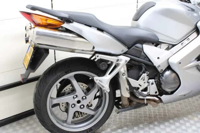 Honda VFR 800 Vtec (2005) thumbnail 3
