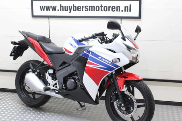 Honda CBR125R (2017) thumbnail 1