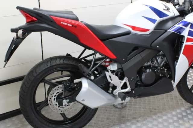 Honda CBR125R (2017) thumbnail 3