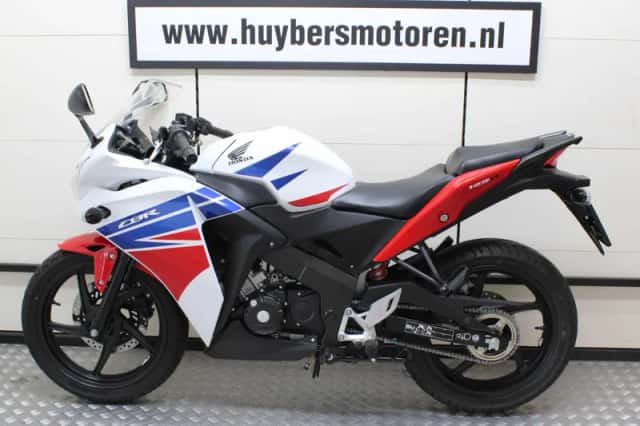 Honda CBR125R (2017) thumbnail 5