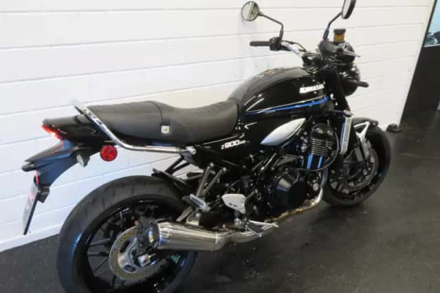 Kawasaki Z900RS (2022) thumbnail 3