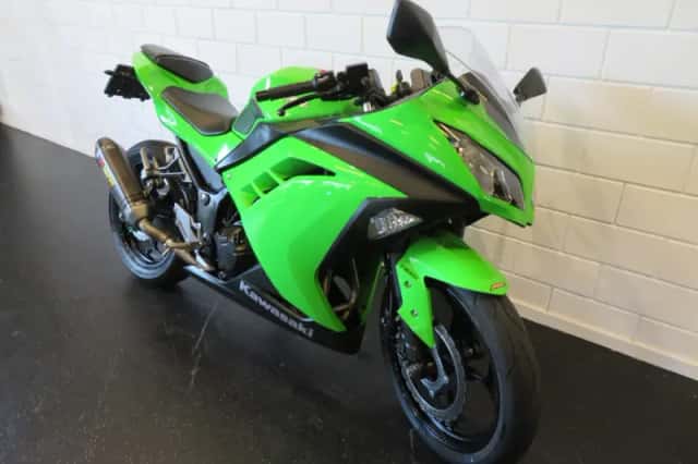 Kawasaki Ninja 300 (2016) thumbnail 2