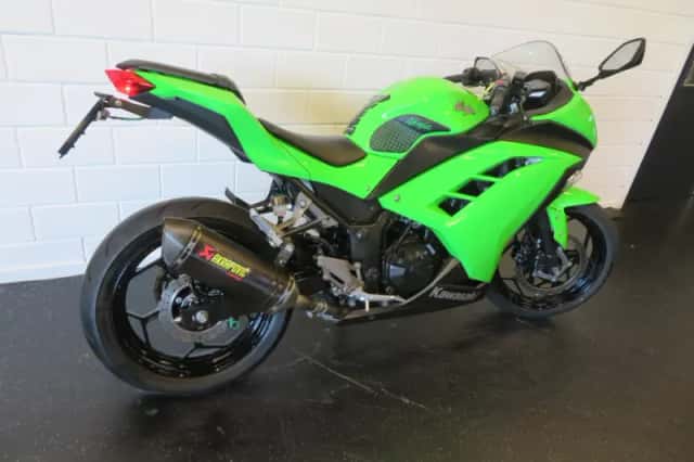 Kawasaki Ninja 300 (2016) thumbnail 3