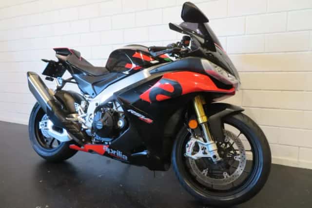 Aprilia RSV4 Factory (2021) thumbnail 2