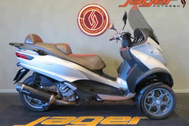 Piaggio MP3 500 (2015) thumbnail 1