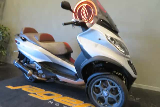 Piaggio MP3 500 (2015) thumbnail 2