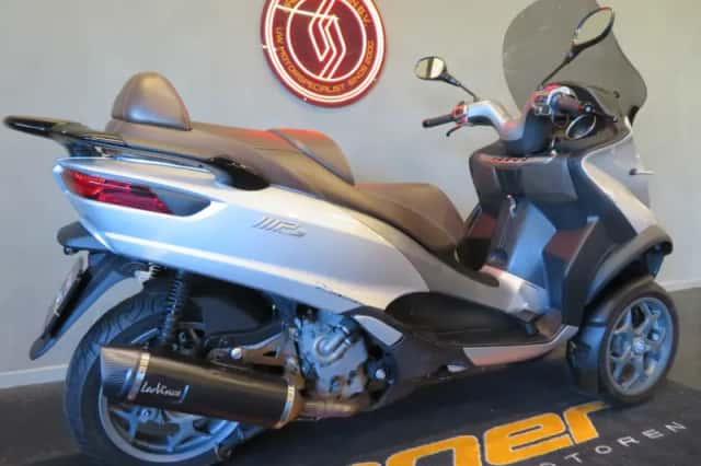 Piaggio MP3 500 (2015) thumbnail 3