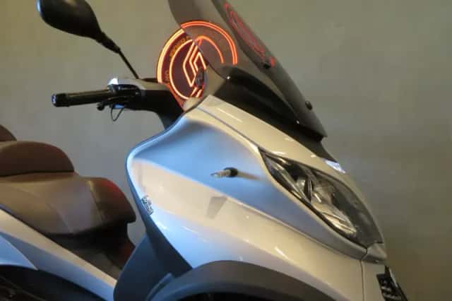Piaggio MP3 500 (2015) thumbnail 5