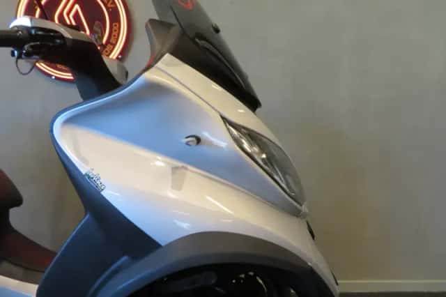Piaggio MP3 500 (2015) thumbnail 6