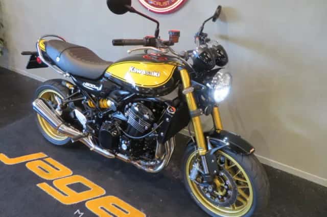 Kawasaki Z900RS (2024) thumbnail 2