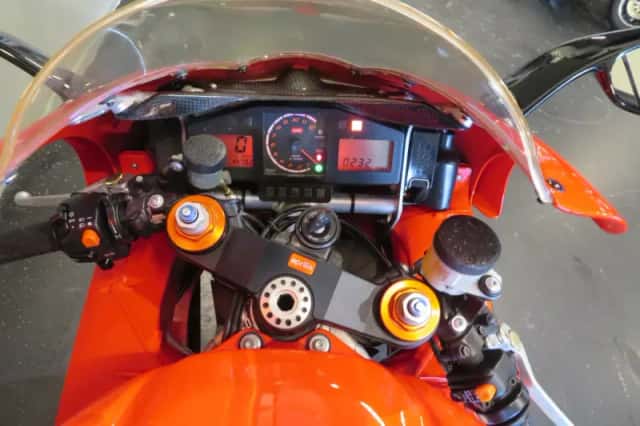 Aprilia RSV Mille (2001) thumbnail 5