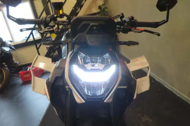 BMW M 1000 R (2024) thumbnail 4