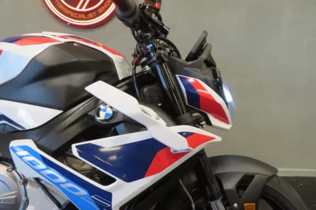 BMW M 1000 R (2024) thumbnail 6