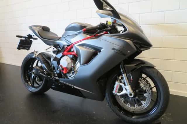 MV Agusta F3 675 (2015) thumbnail 3