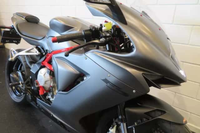 MV Agusta F3 675 (2015) thumbnail 4