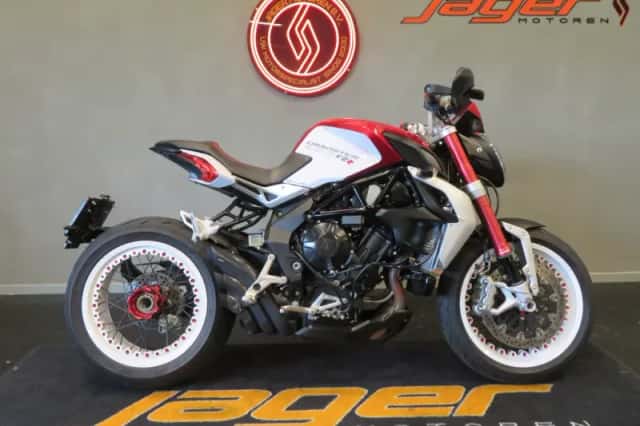 MV Agusta Brutale 800 Dragster RR (2015) thumbnail 1