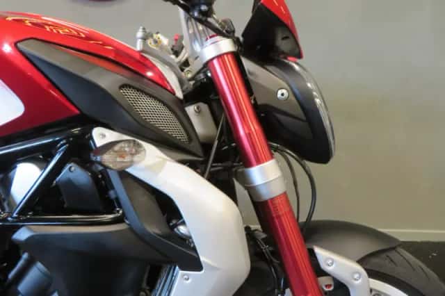 MV Agusta Brutale 800 Dragster RR (2015) thumbnail 6