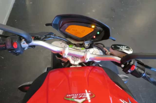 MV Agusta Brutale 675 (2013) thumbnail 5