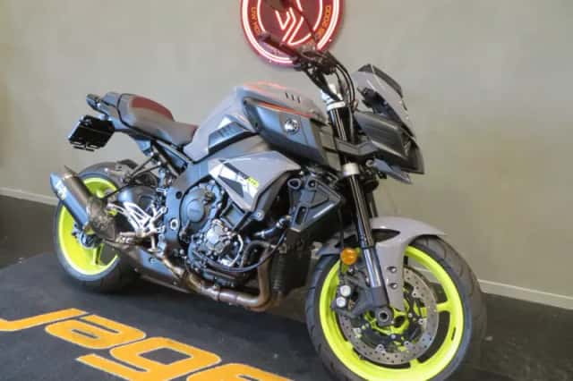 Yamaha MT-10 (2016) thumbnail 2