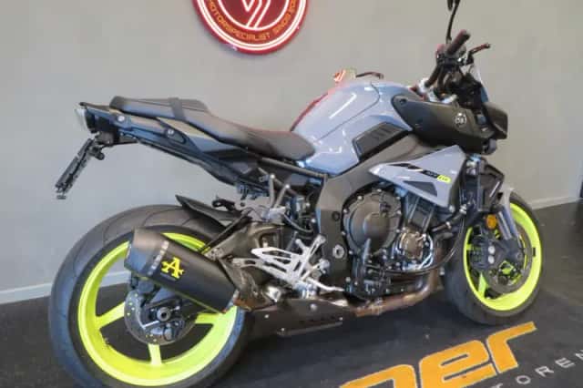 Yamaha MT-10 (2016) thumbnail 3