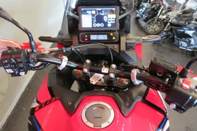 Honda CRF 1100 AFRICA TWIN (2024) thumbnail 5