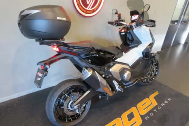 Honda X-ADV (2024) thumbnail 3