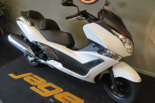 Honda FJS 400 Silver Wing (2016) thumbnail 2