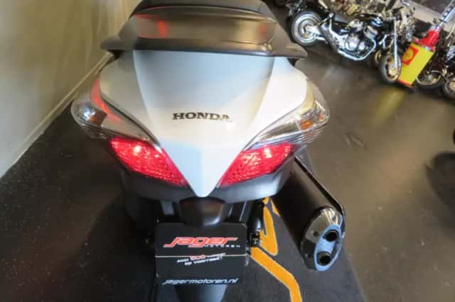 Honda FJS 400 Silver Wing (2016) thumbnail 4