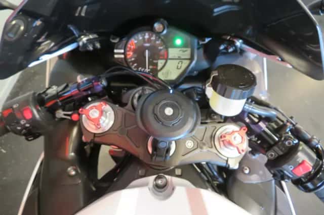 Yamaha YZF-R1 (2010) thumbnail 5