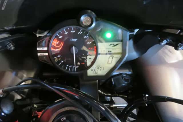 Yamaha YZF-R1 (2010) thumbnail 6