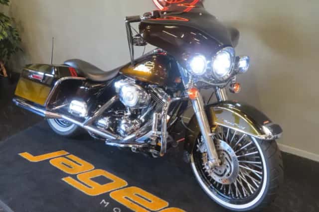 Harley-Davidson Road King (2004) thumbnail 2