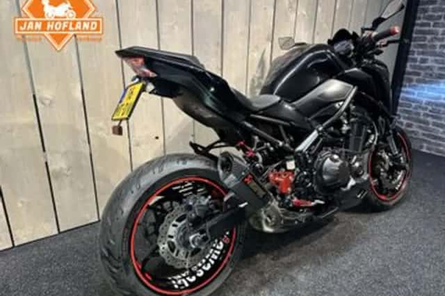 Kawasaki Z900 (2017) thumbnail 3