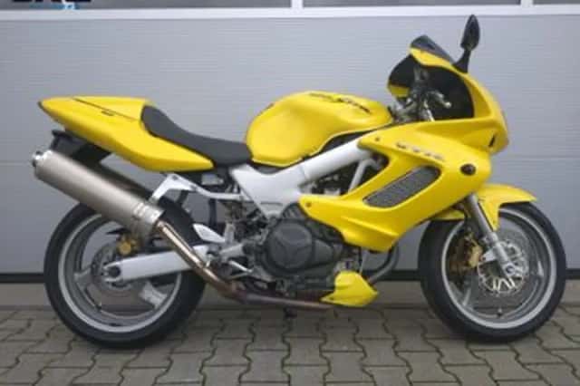 Honda VTR 1000 F Firestorm (2001) thumbnail 1