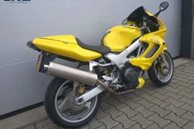Honda VTR 1000 F Firestorm (2001) thumbnail 4