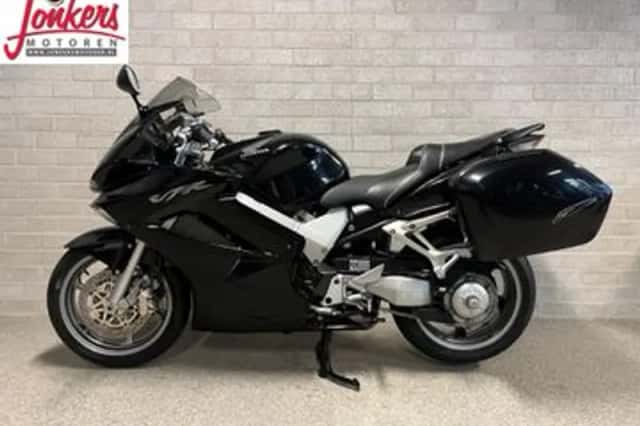 Honda VFR 800 FI (2006) thumbnail 3