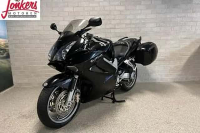 Honda VFR 800 FI (2006) thumbnail 4