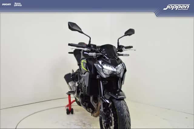 Kawasaki Z900 (2024) thumbnail 3