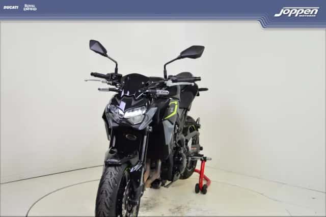 Kawasaki Z900 (2024) thumbnail 4