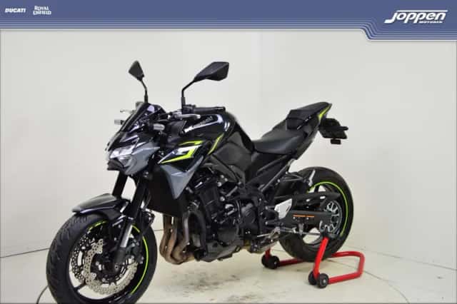 Kawasaki Z900 (2024) thumbnail 5