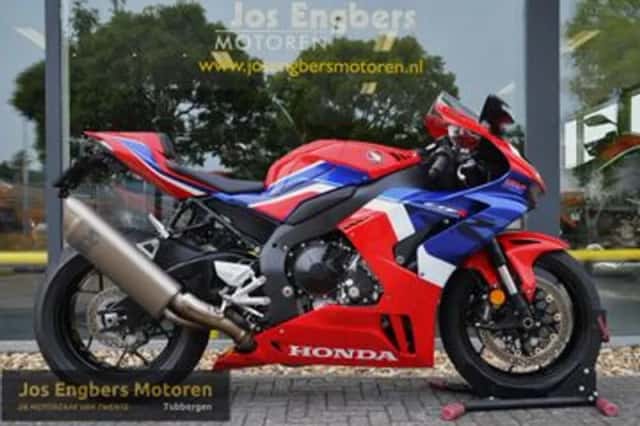 Honda CBR1000RR R Fireblade (2022) thumbnail 1