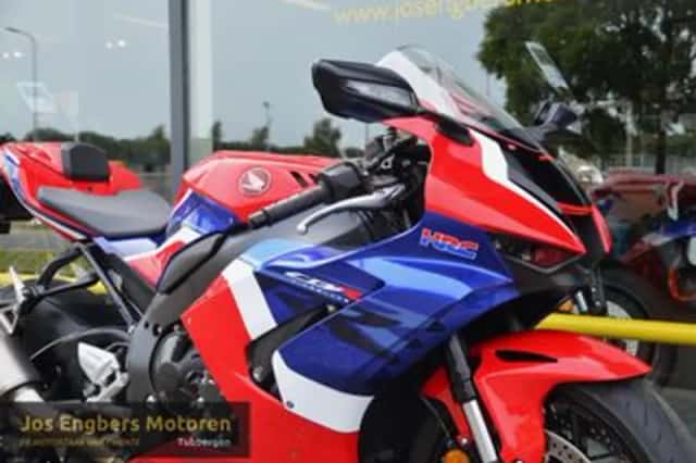 Honda CBR1000RR R Fireblade (2022) thumbnail 2