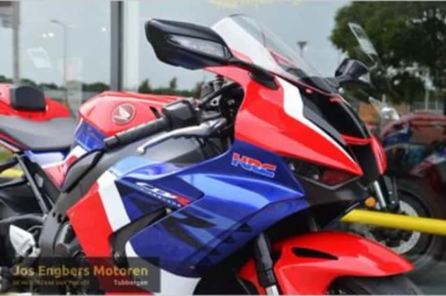Honda CBR1000RR R Fireblade (2022) thumbnail 3