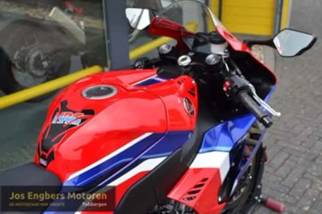 Honda CBR1000RR R Fireblade (2022) thumbnail 4