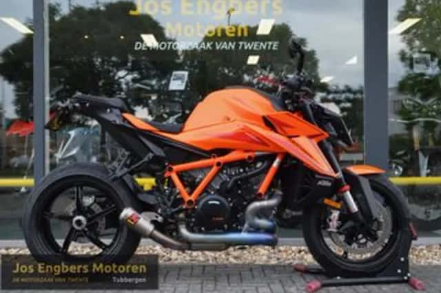 KTM 1390 Super Duke R (2024) thumbnail 1