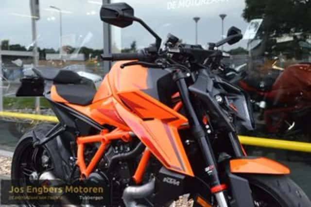 KTM 1390 Super Duke R (2024) thumbnail 2